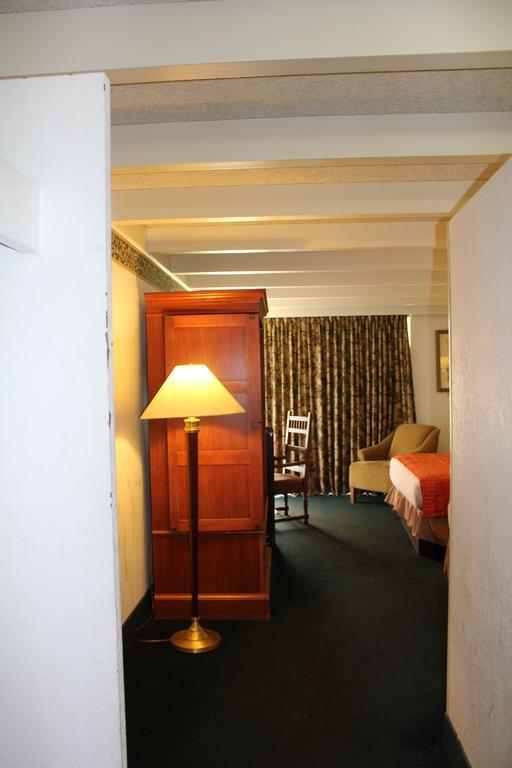 Rodeway Inn & Suites 록퍼드 외부 사진